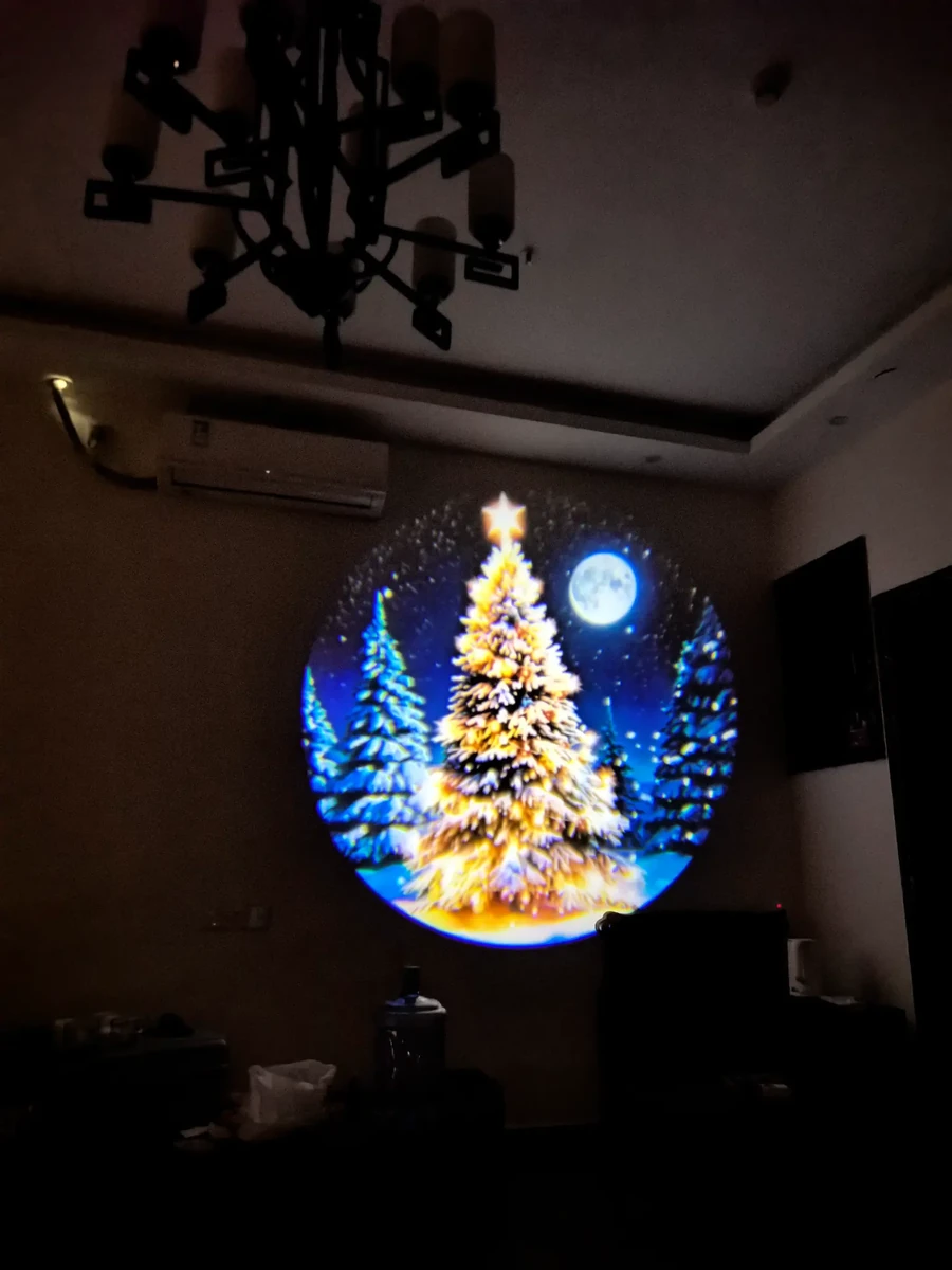 Christmas tree scene projection reference.